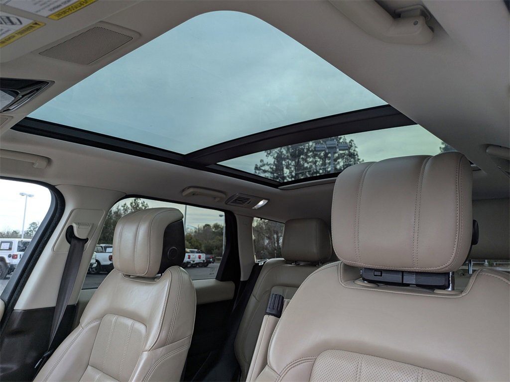 Used 2020 Land Rover Range Rover Sport HSE image 19