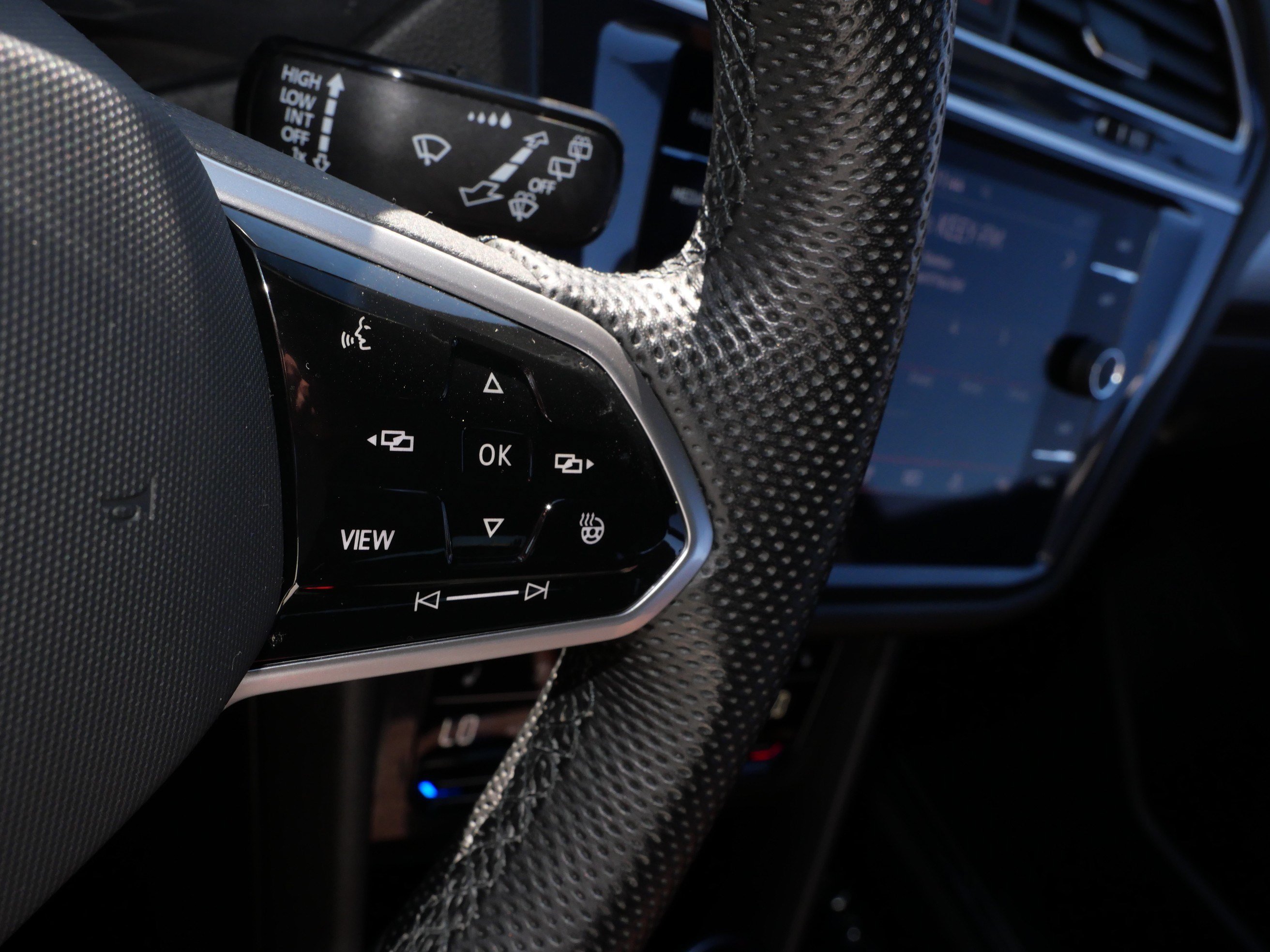 Certified 2024 Volkswagen Tiguan SEL R-Line AWD/4WD image 25