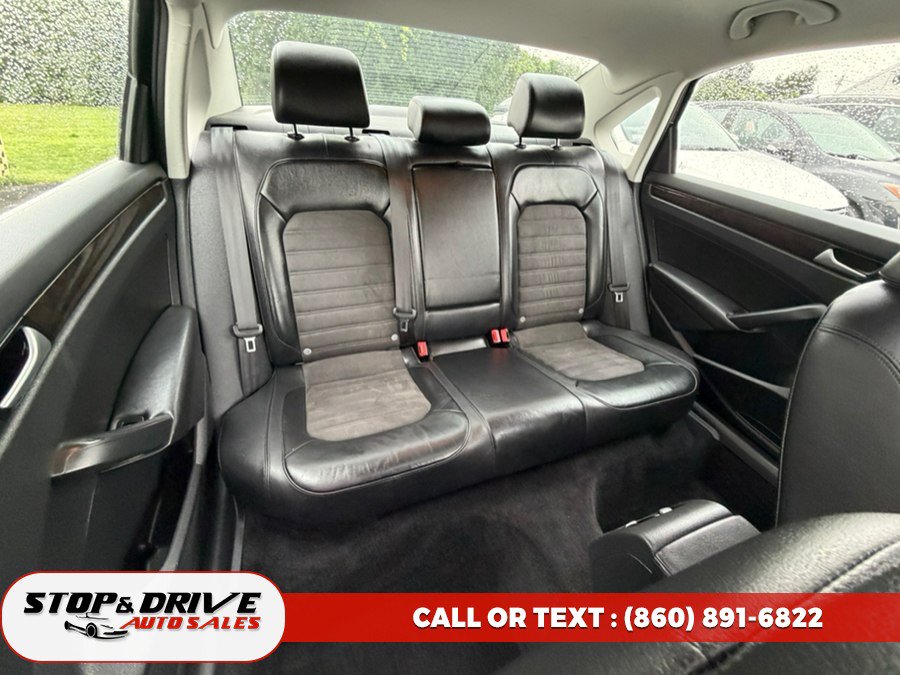 Used 2015 Volkswagen Passat 1.8T SEL Premium FWD image 17