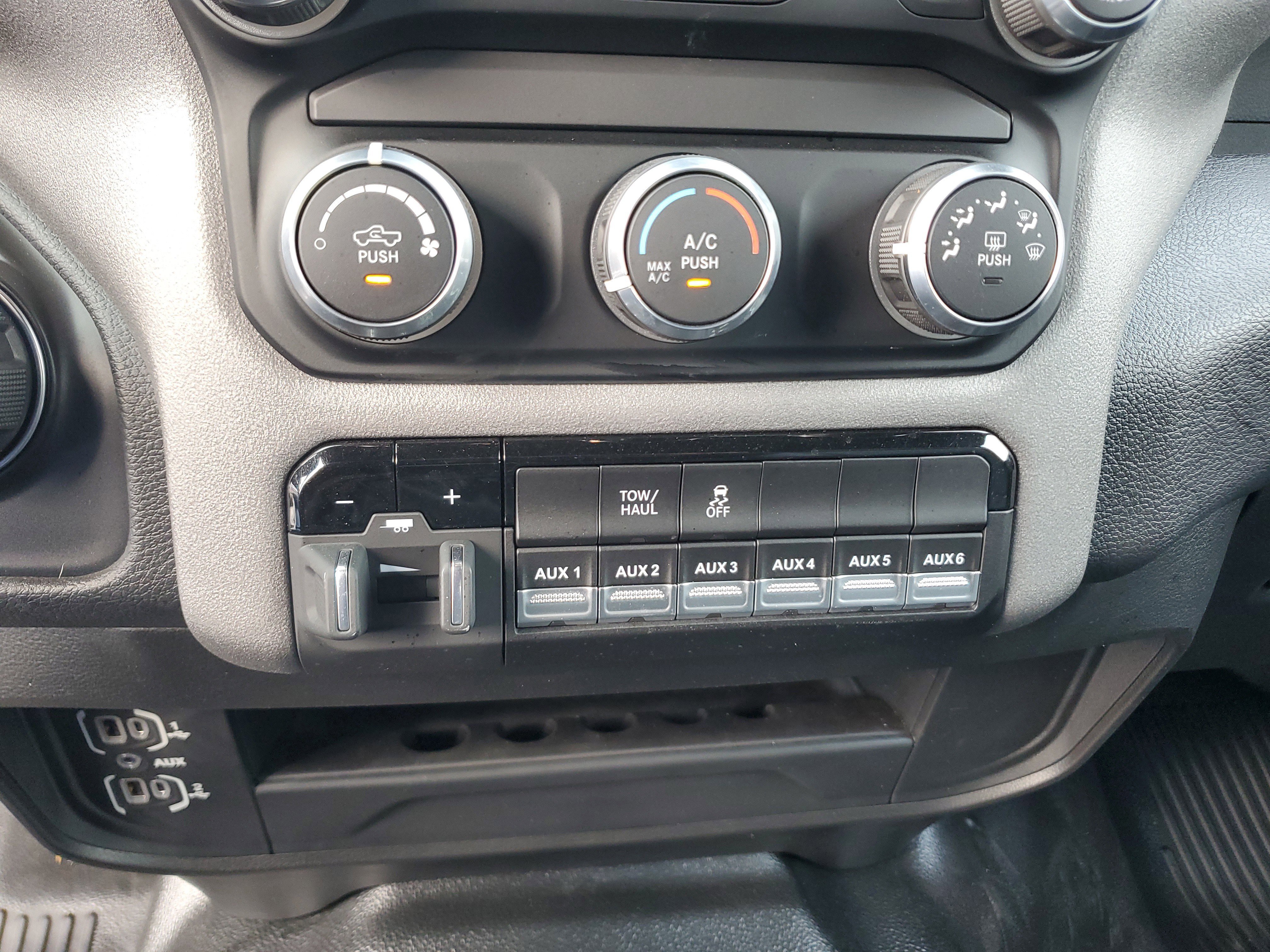 Used 2024 RAM 3500 Tradesman w/ Chrome Appearance Group image 24