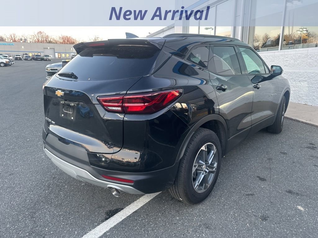 Certified 2025 Chevrolet Blazer LT w/ Convenience Package image 3
