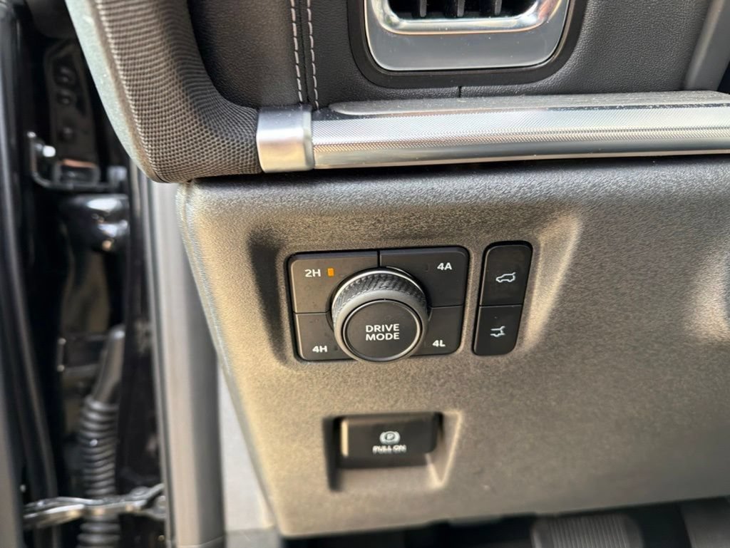 Used 2025 Ford Expedition Platinum w/ Driver's Package AWD/4WD image 19