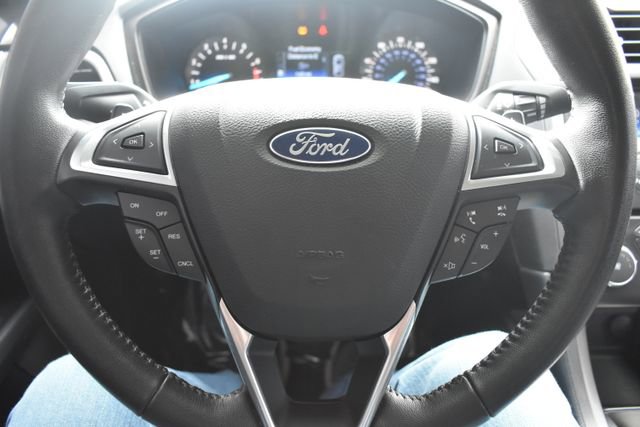 Used 2017 Ford Fusion SE image 21