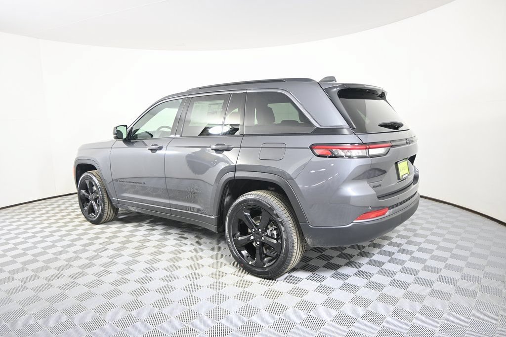 New 2026 Jeep Grand Cherokee Limited w/ Limited Altitude Package AWD/4WD image 4