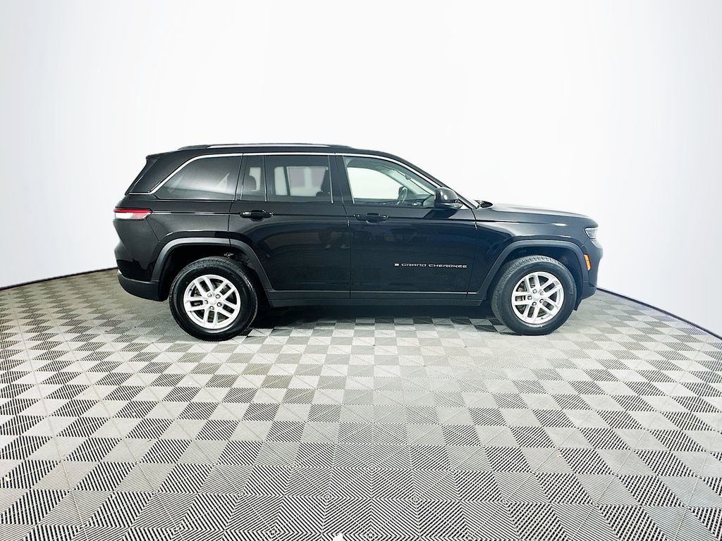 Certified 2023 Jeep Grand Cherokee Laredo AWD/4WD image 14