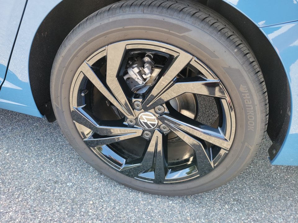Certified 2026 Volkswagen Jetta SE w/ Black Wheel Package FWD image 25