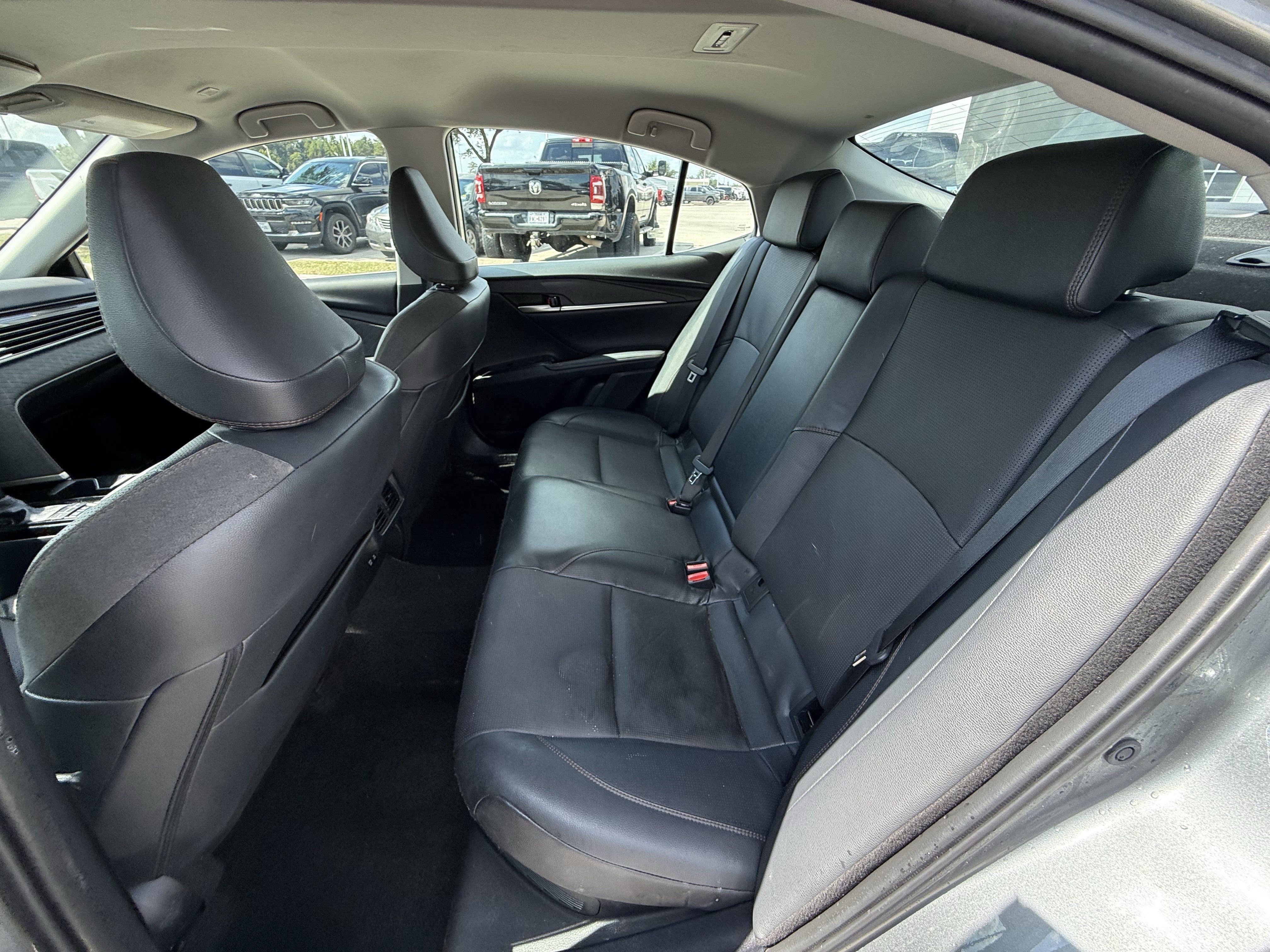 Used 2025 Toyota Camry XLE FWD image 30