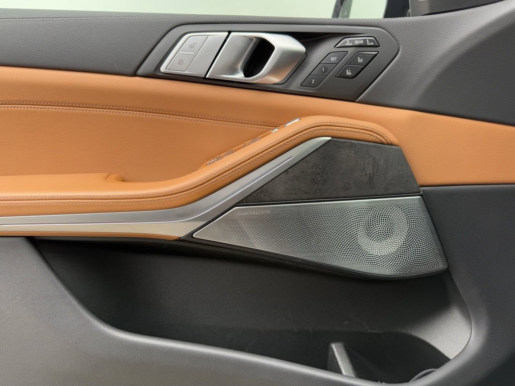 Used 2021 BMW X7 M50i image 28