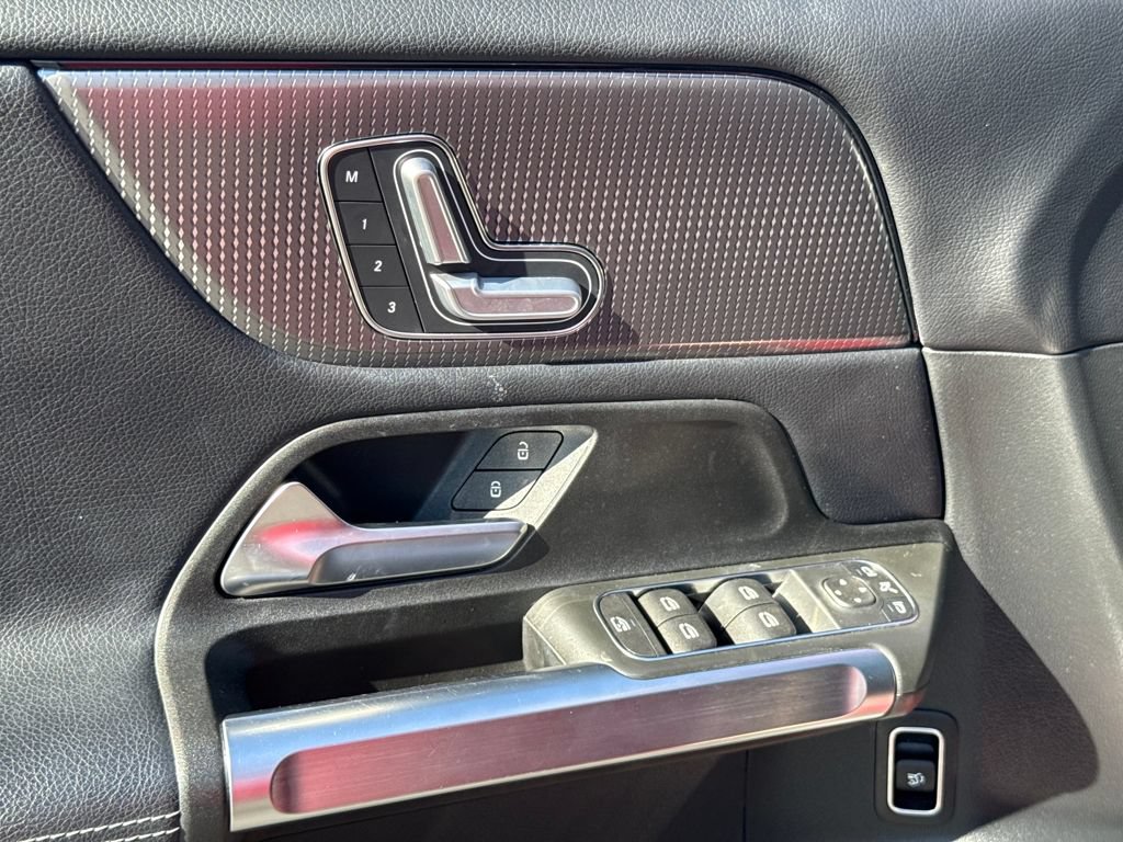Used 2021 Mercedes-Benz GLB 250 4MATIC image 19