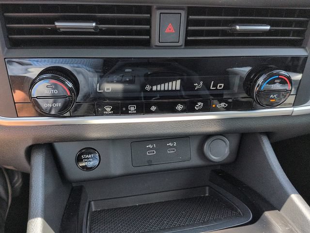 Used 2025 Nissan Rogue SV FWD image 21