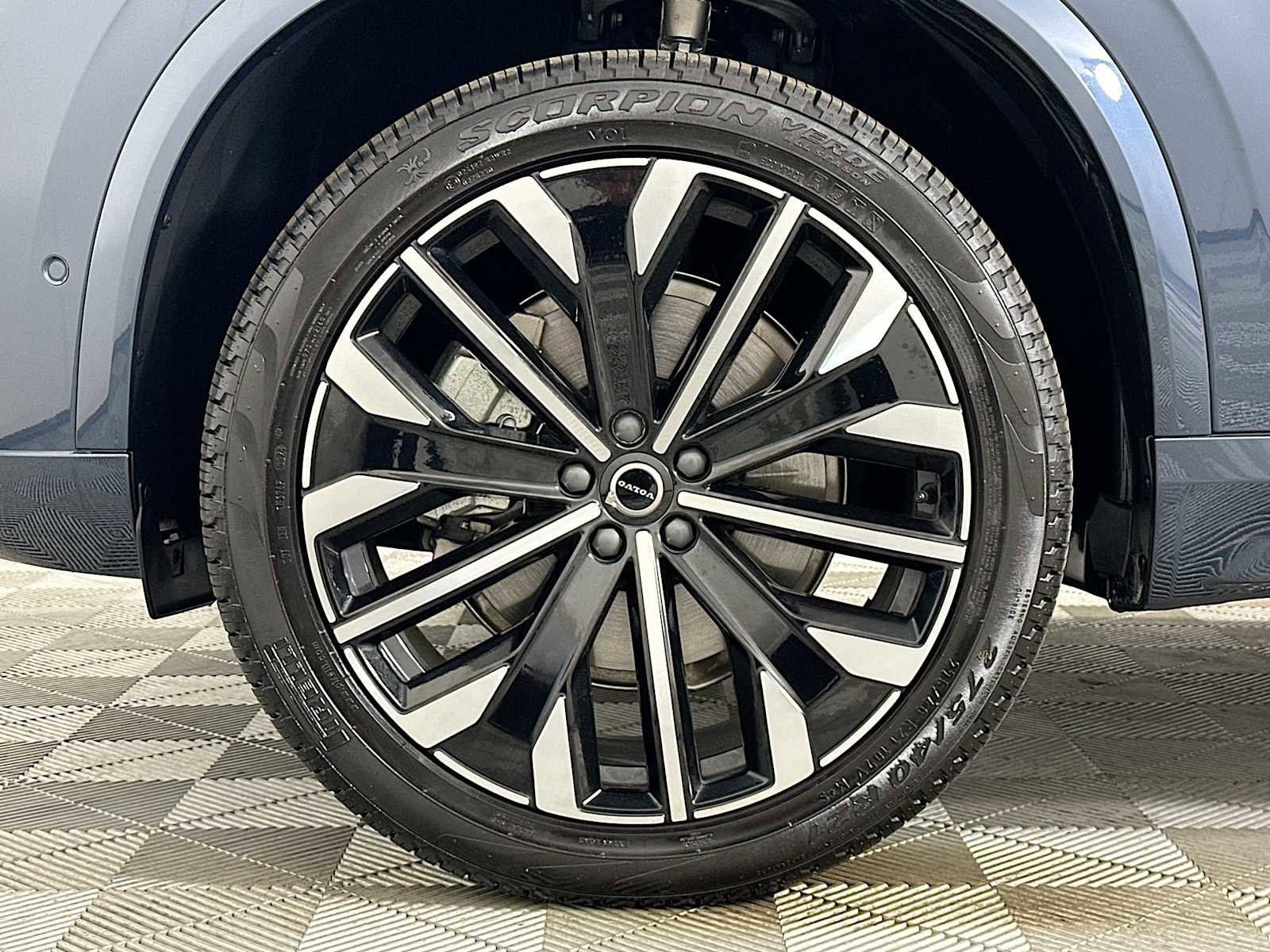 Used 2025 Volvo XC90 B6 Plus w/ Protection Package Premier image 31