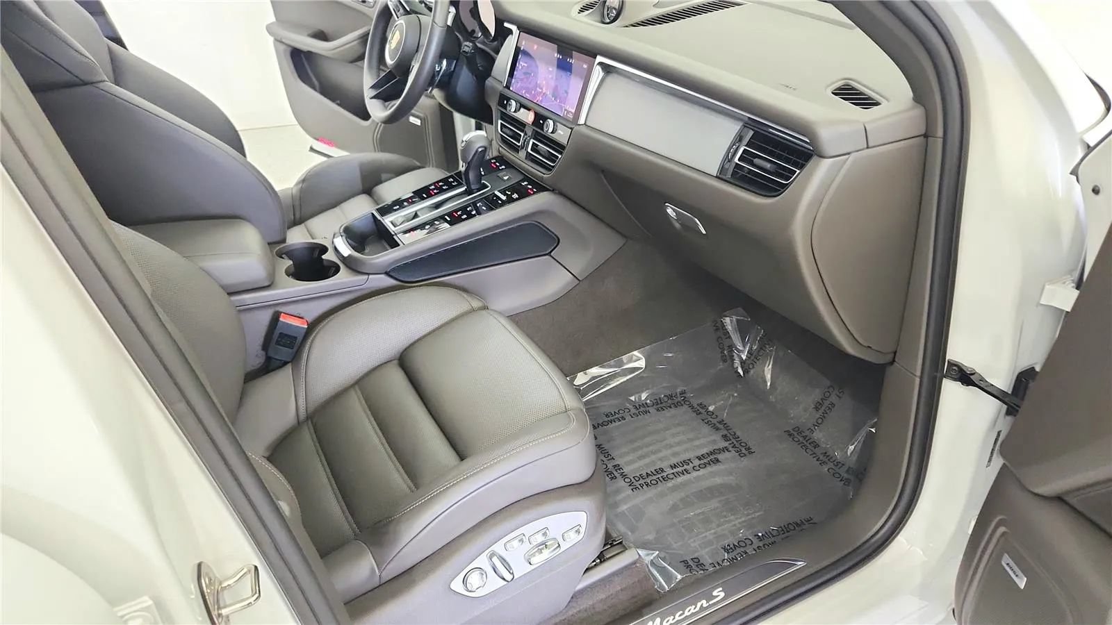 Used 2022 Porsche Macan S AWD/4WD image 36