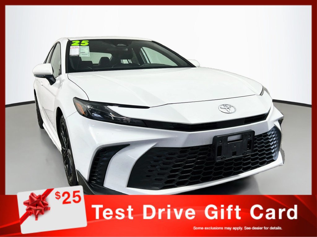Used 2025 Toyota Camry SE FWD image 1