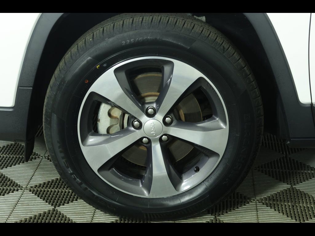 Used 2019 Jeep Cherokee Limited AWD/4WD image 18