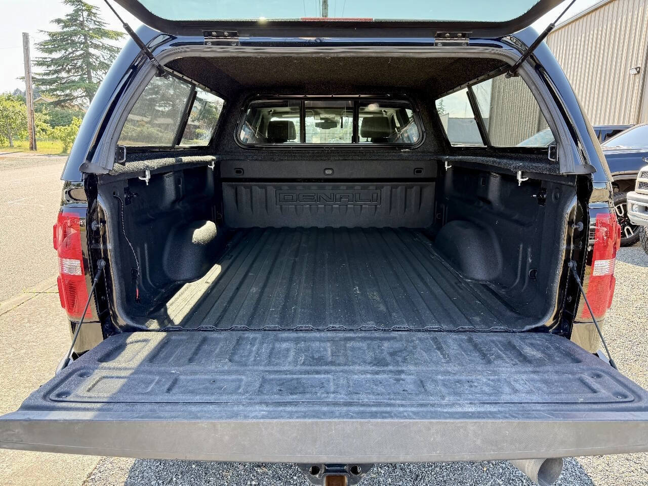 Used 2019 GMC Sierra 3500 Denali w/ Suspension Package, Off-Road AWD/4WD image 5