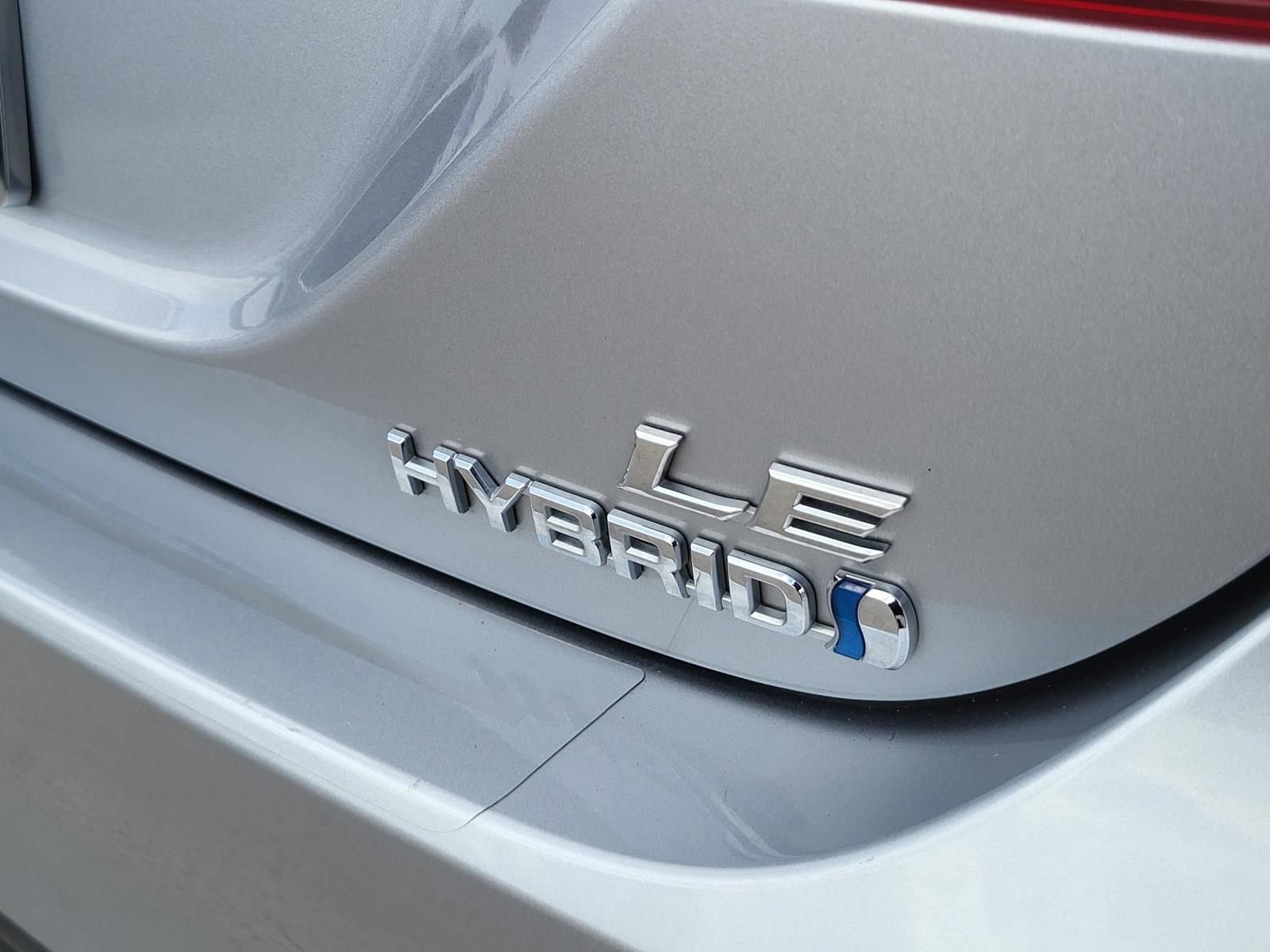 Used 2020 Toyota Camry LE FWD image 5