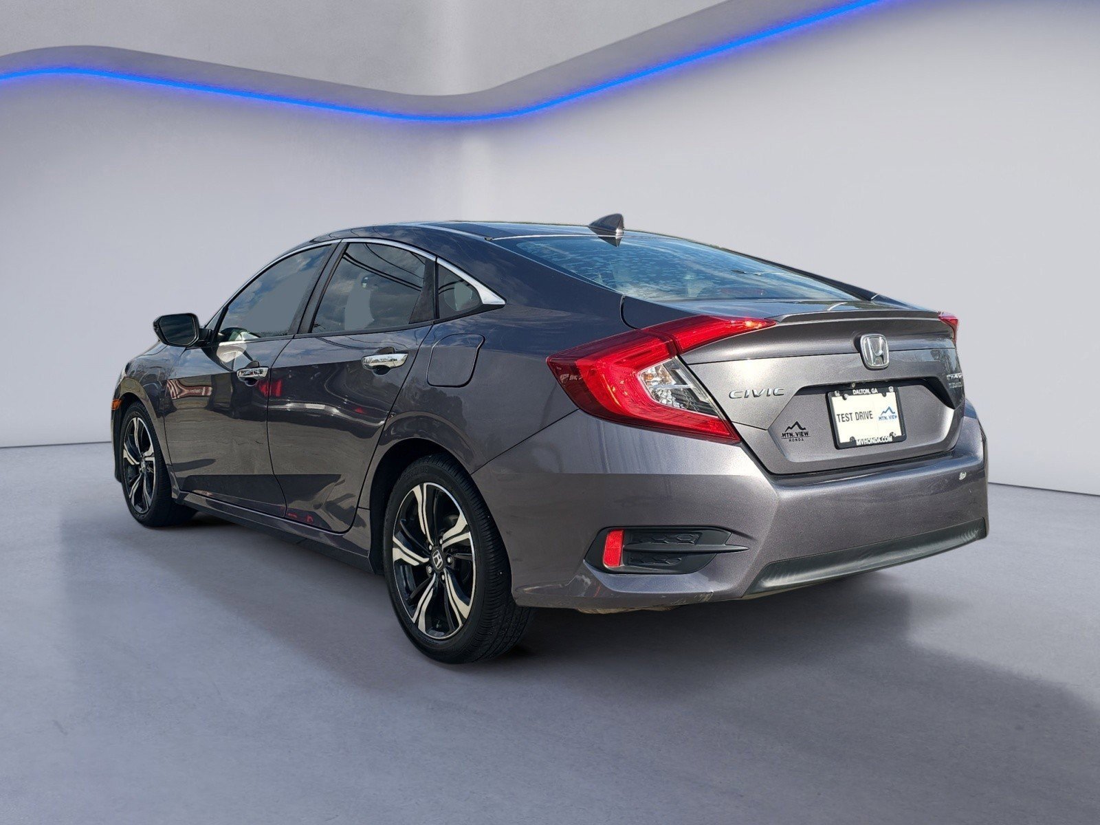 Used 2017 Honda Civic Touring image 3