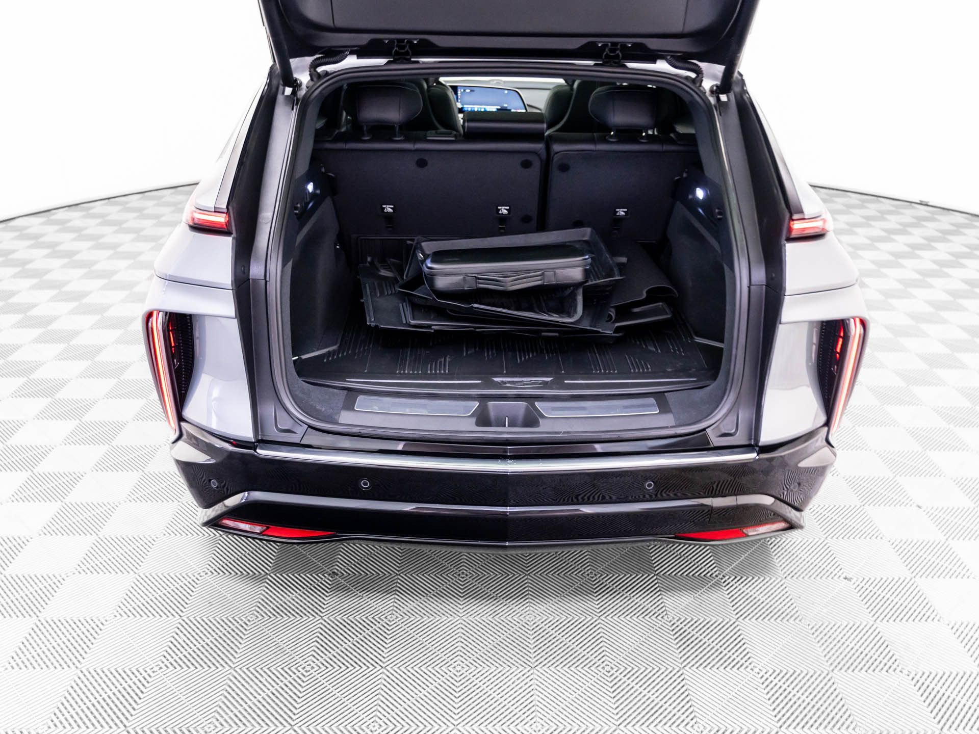 Certified 2025 Cadillac Lyriq Luxury w/ LPO, Floor Liner Package AWD/4WD image 36