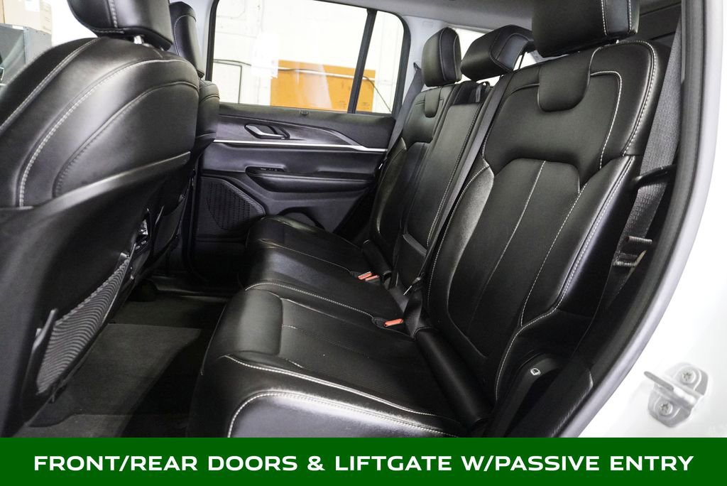 Used 2023 Jeep Grand Cherokee Limited w/ Luxury Tech Group II image 9