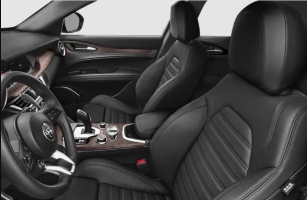 Used 2023 Alfa Romeo Stelvio Veloce AWD/4WD image 5