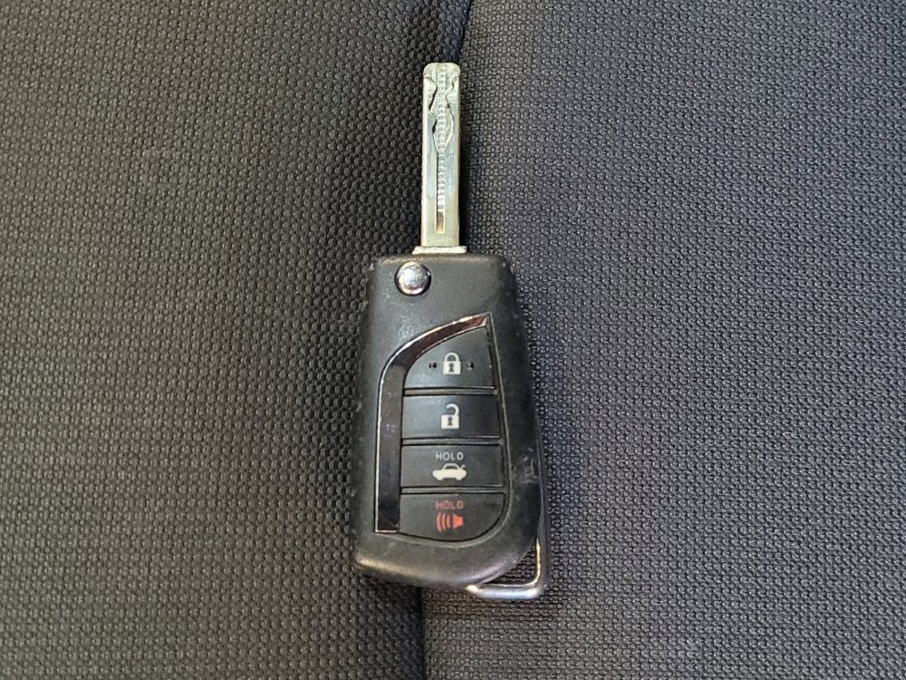 Used 2021 Toyota Corolla LE image 32