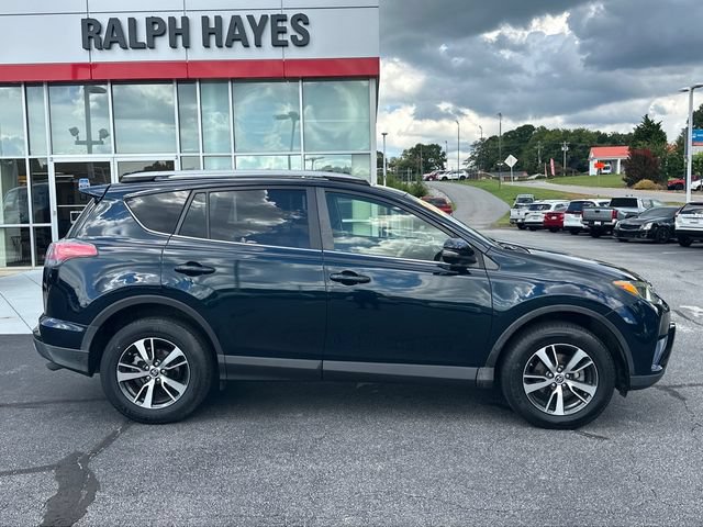 Used 2018 Toyota RAV4 XLE AWD/4WD image 2