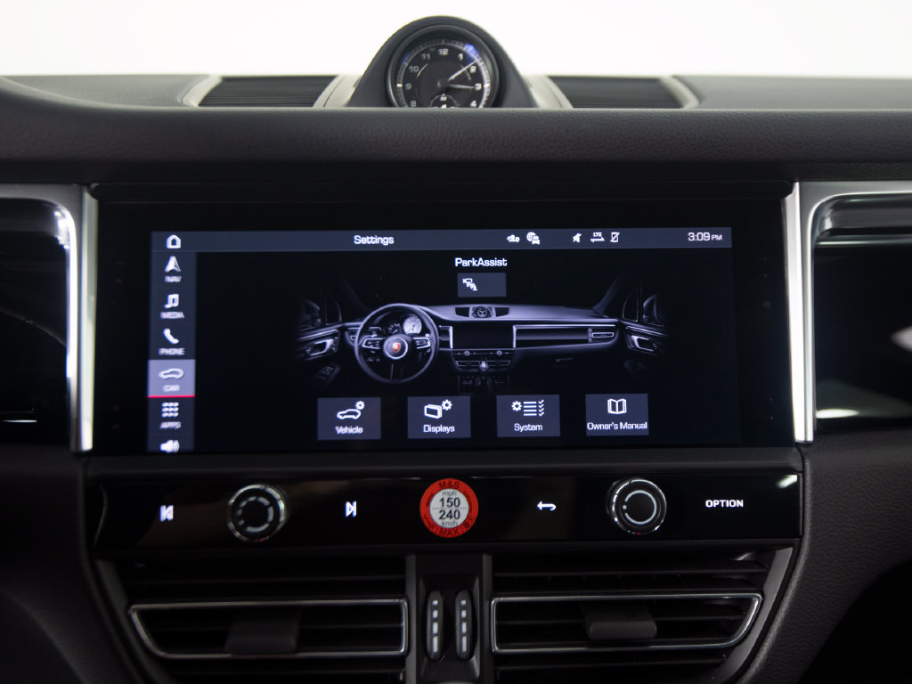 Certified 2026 Porsche Macan AWD/4WD image 24