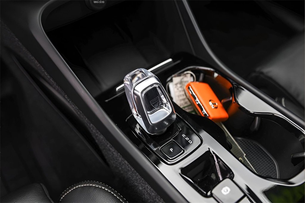 Used 2024 Volvo XC40 B5 Ultimate w/ Protection Package Premier image 20