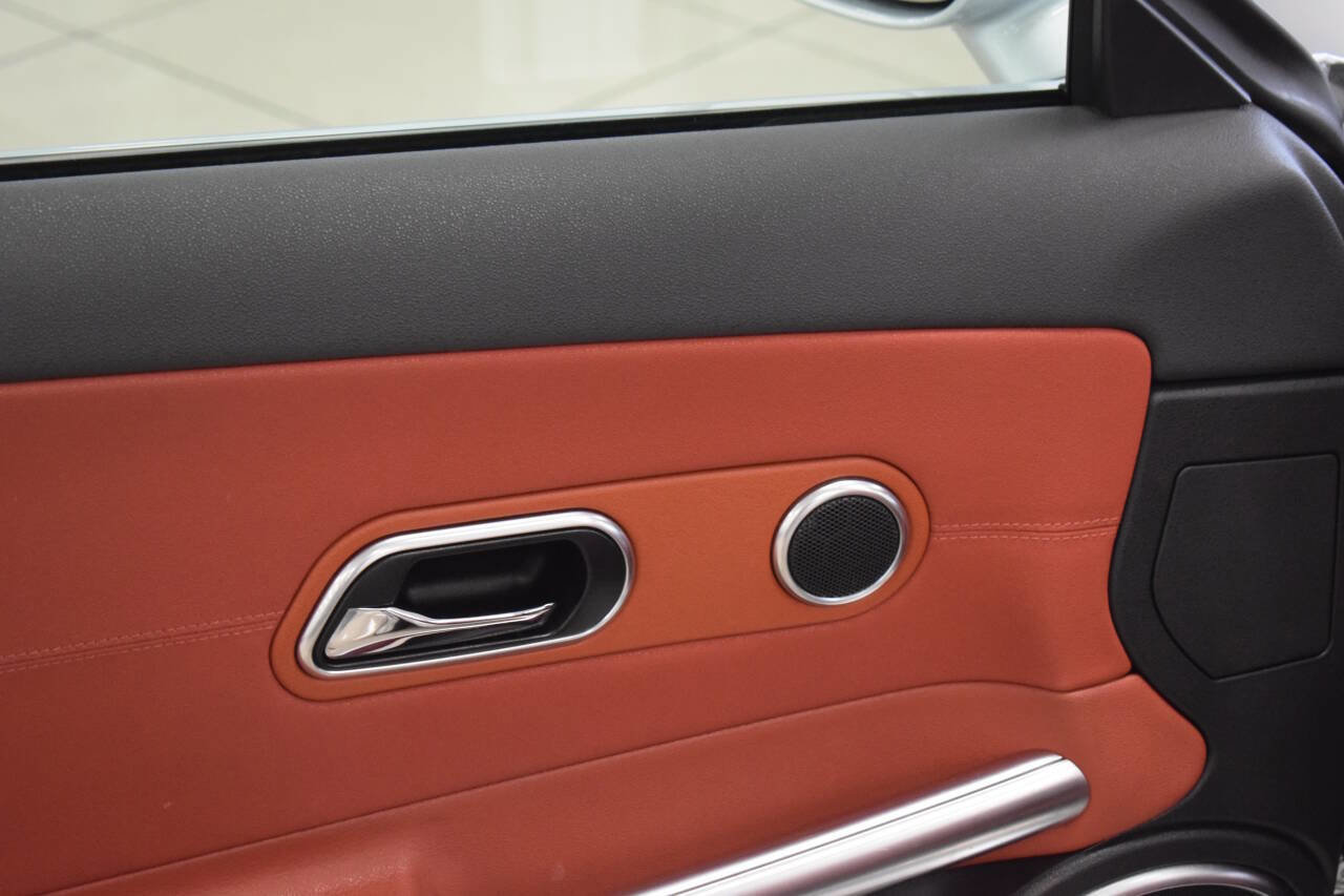 Used 2008 Chrysler Crossfire Limited image 31