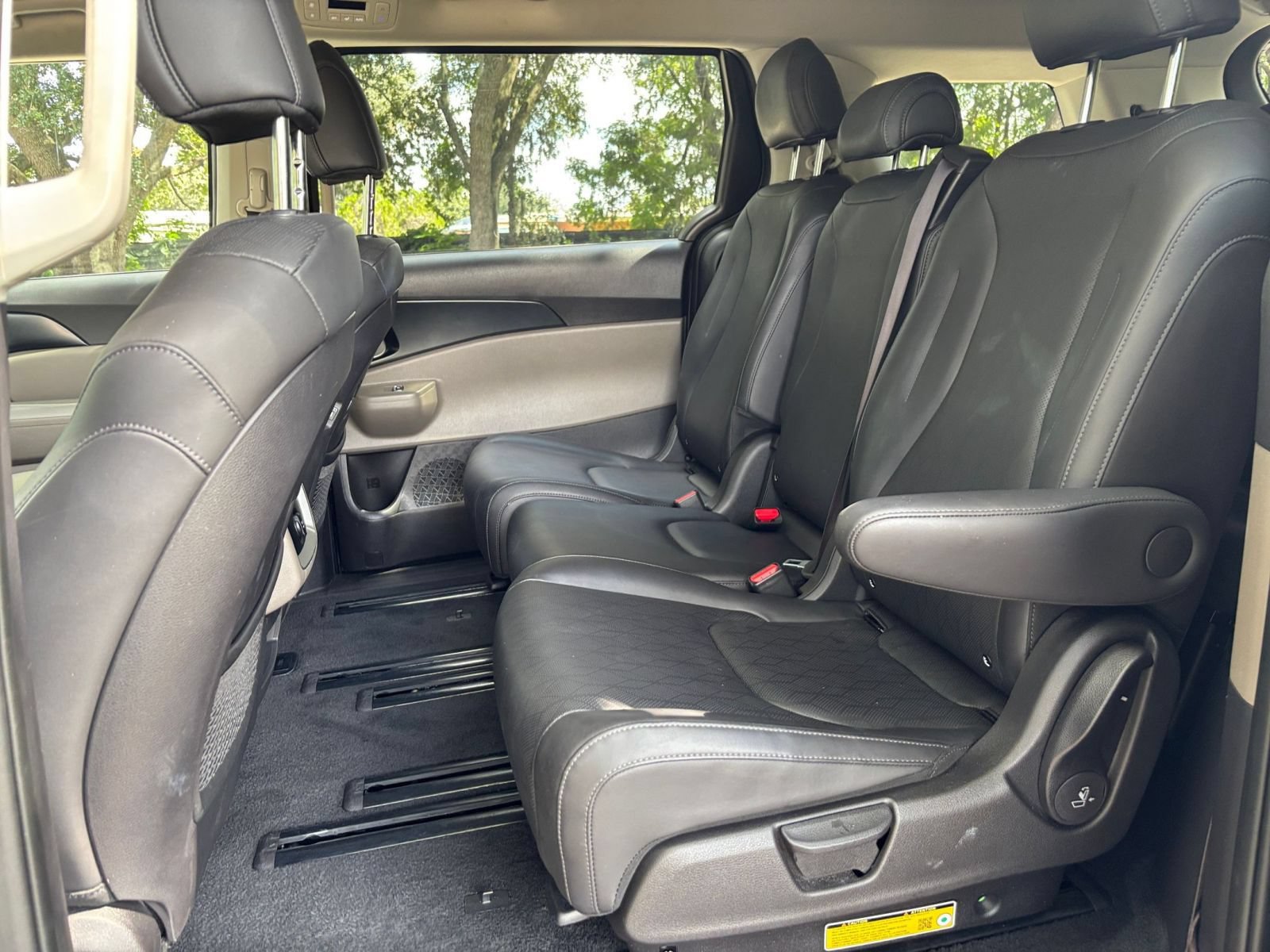 Used 2026 Kia Carnival FWD image 28