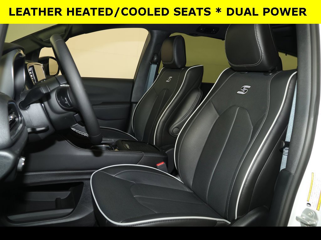New 2026 Chrysler Pacifica Limited image 4