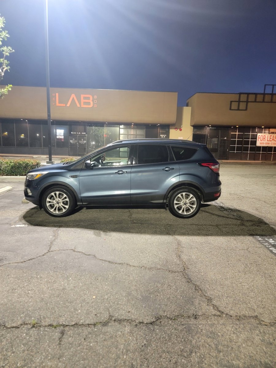 Used 2018 Ford Escape SE image 3