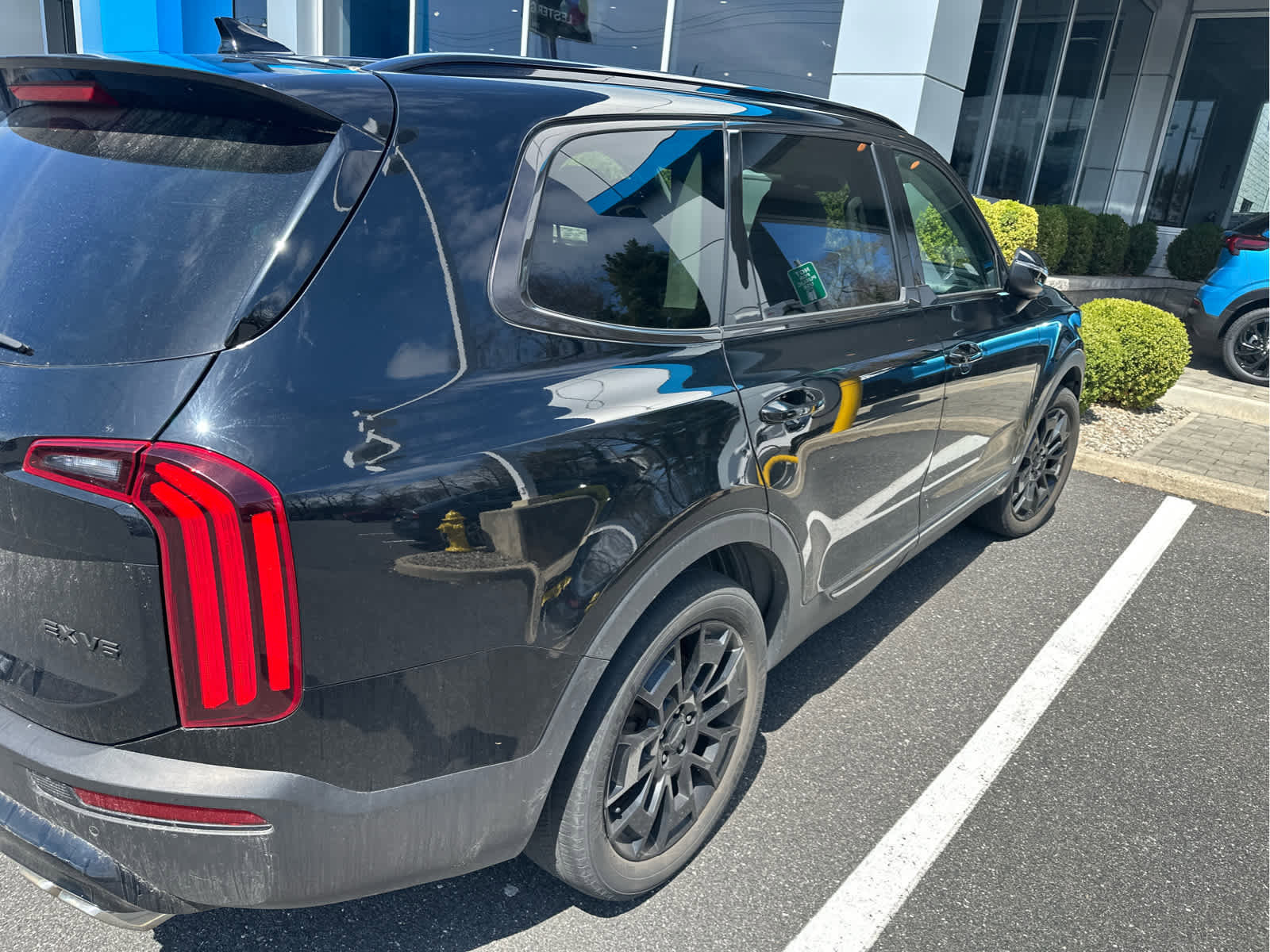 Used 2021 Kia Telluride EX w/ EX Premium Package image 3