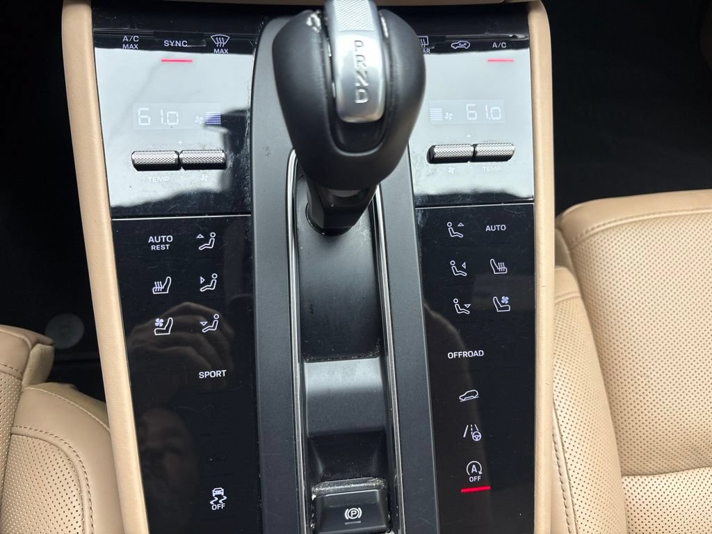 Certified 2023 Porsche Macan AWD/4WD image 36