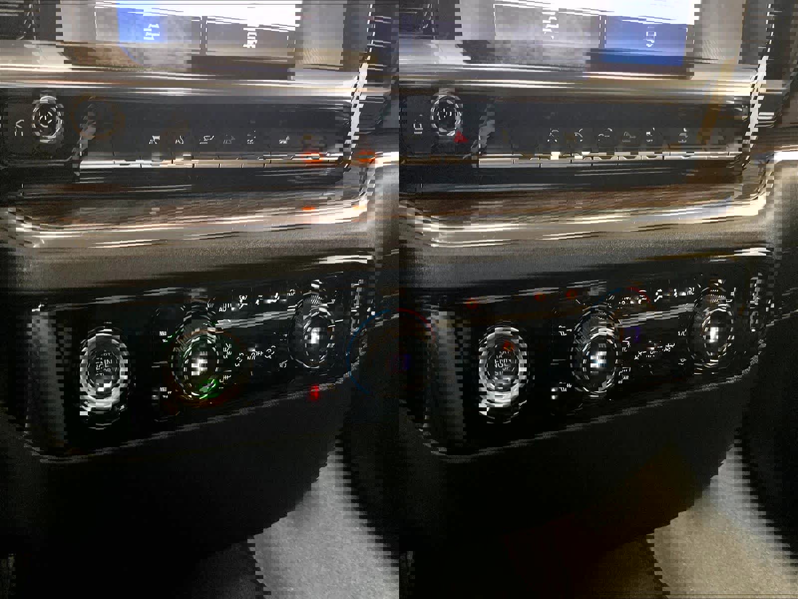 Used 2023 Chevrolet Silverado 1500 LT image 25