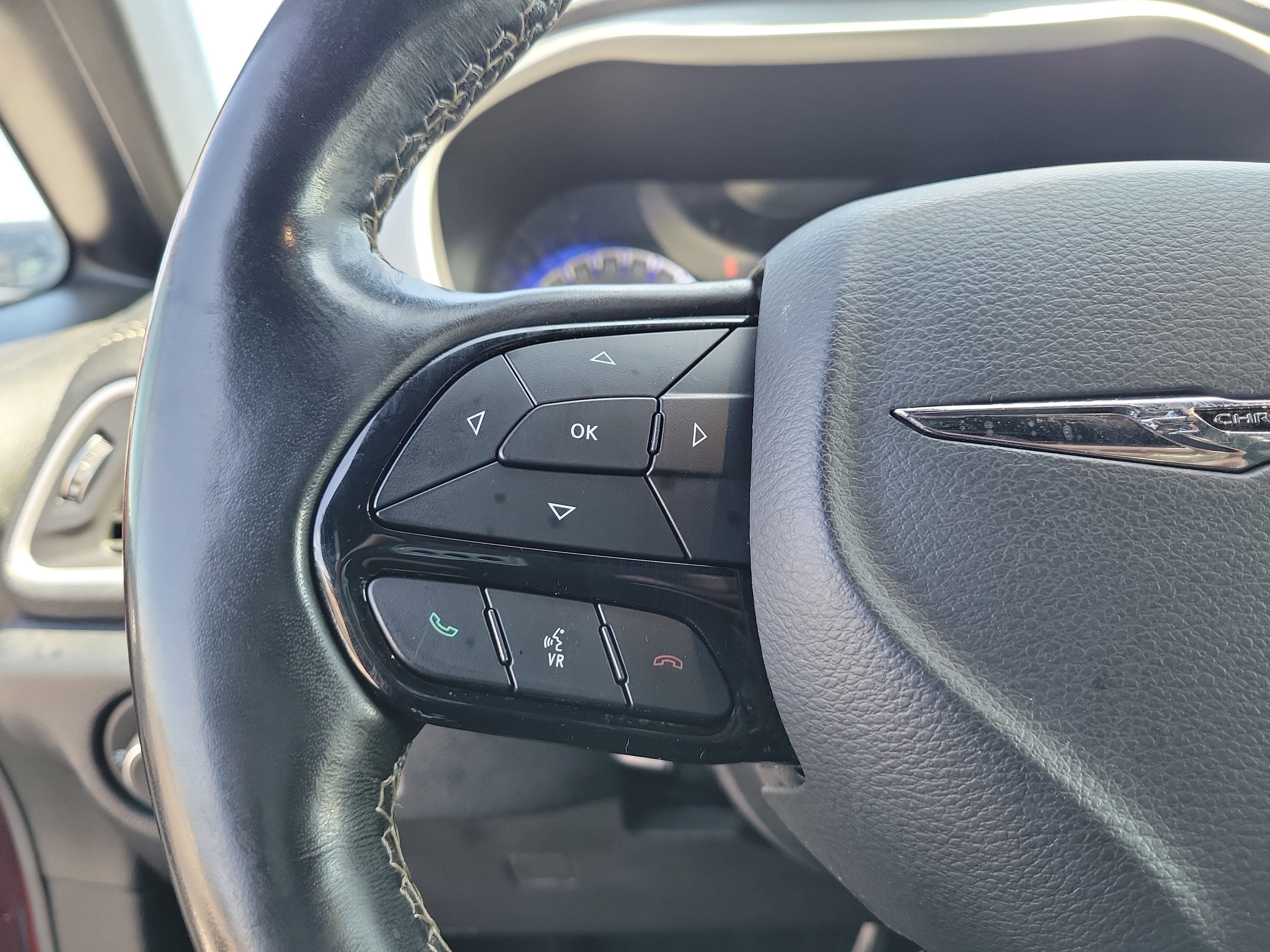 Used 2021 Chrysler Pacifica Touring-L w/ Uconnect Theater Family Group FWD image 19