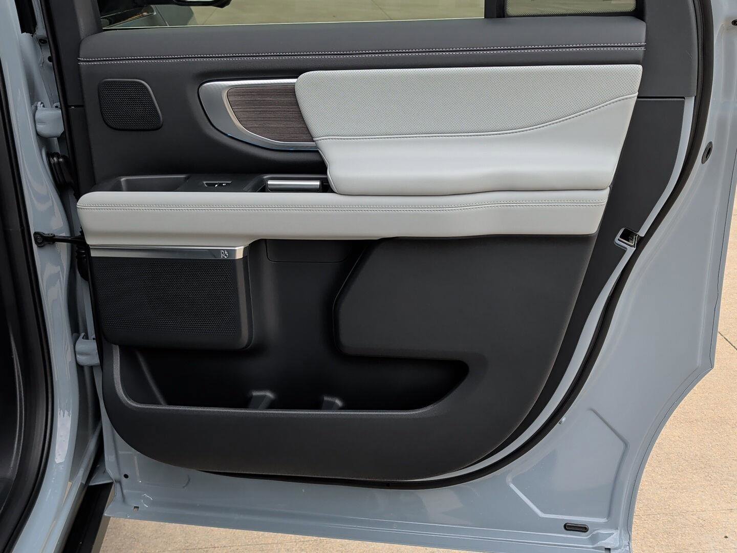 New 2026 Ford Expedition Max Platinum image 32