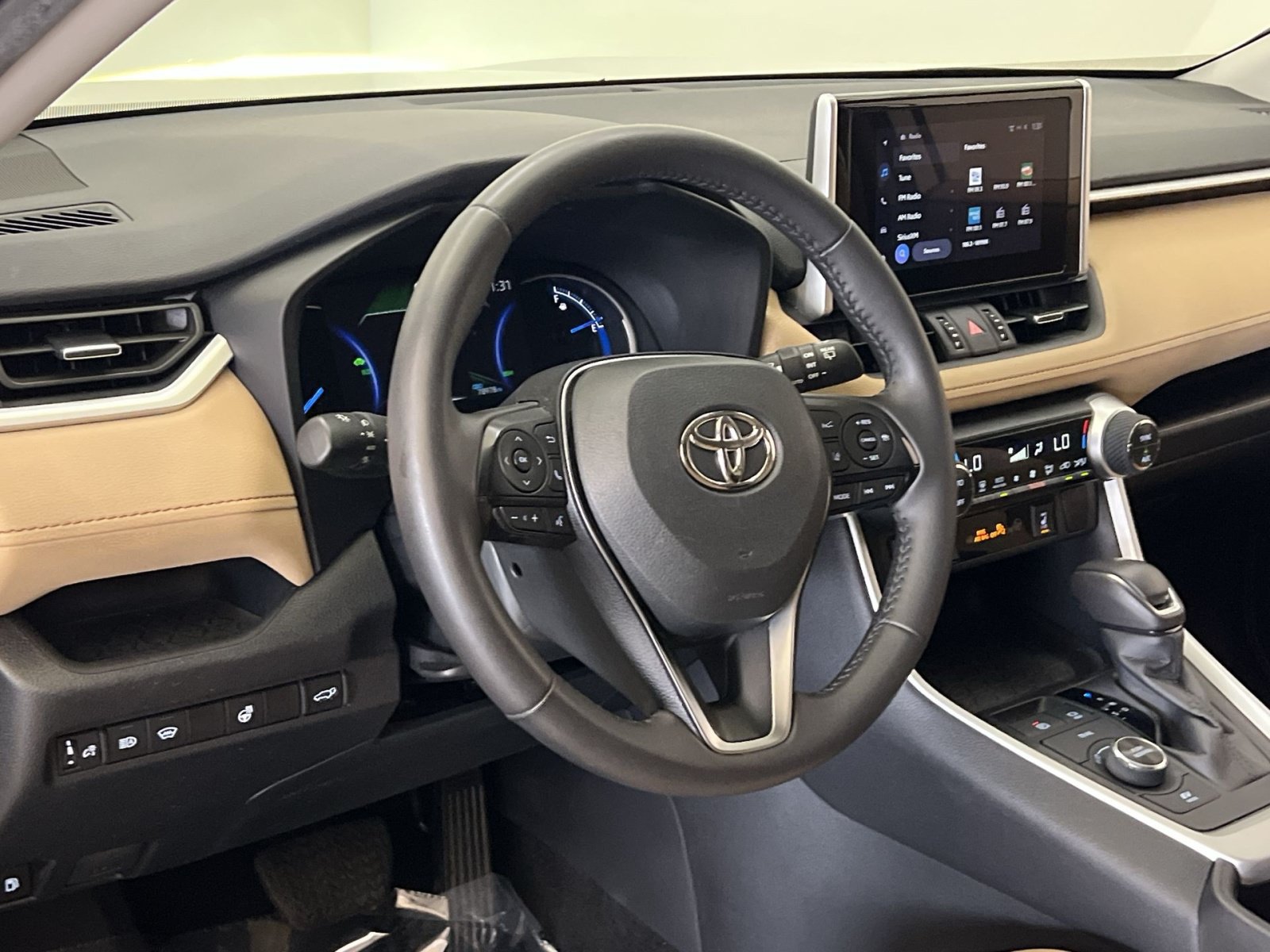 Used 2024 Toyota RAV4 XLE Premium w/ Weather Package AWD/4WD image 15