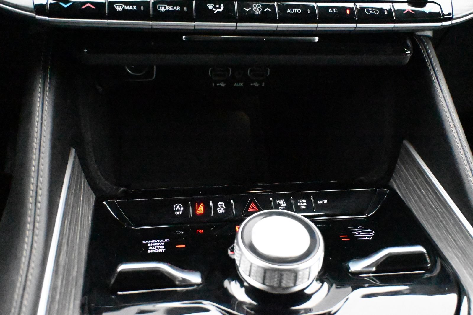 Used 2024 Jeep Wagoneer Series III AWD/4WD image 12