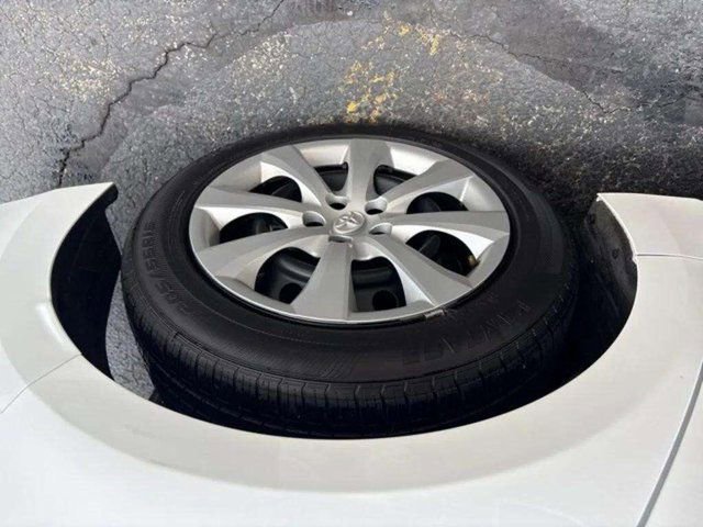 Used 2023 Toyota Corolla LE image 13