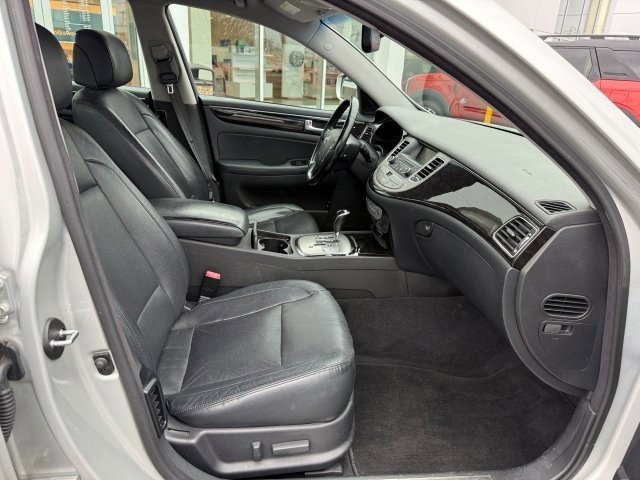 Used 2013 Hyundai Genesis 3.8 image 21