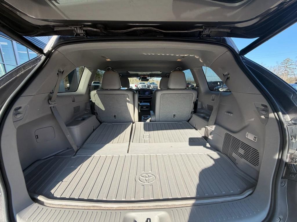 Used 2018 Toyota Highlander Limited image 15