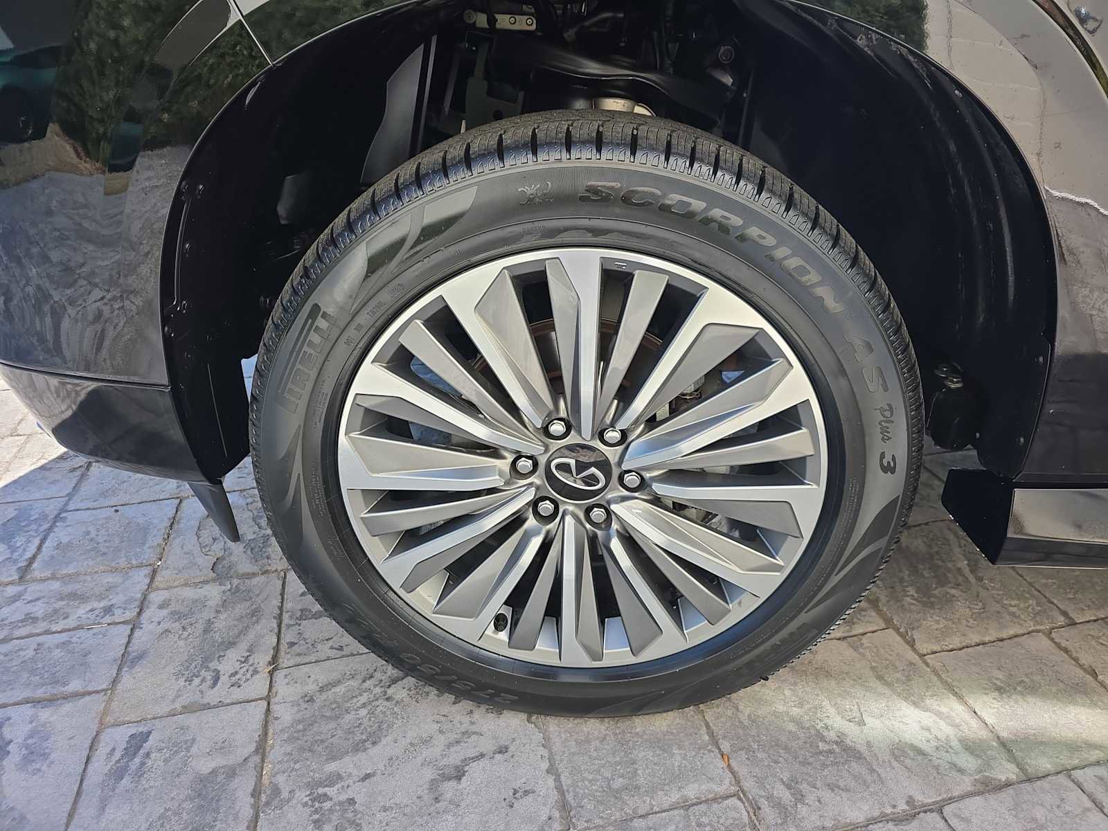 Certified 2025 INFINITI QX80 Luxe image 7