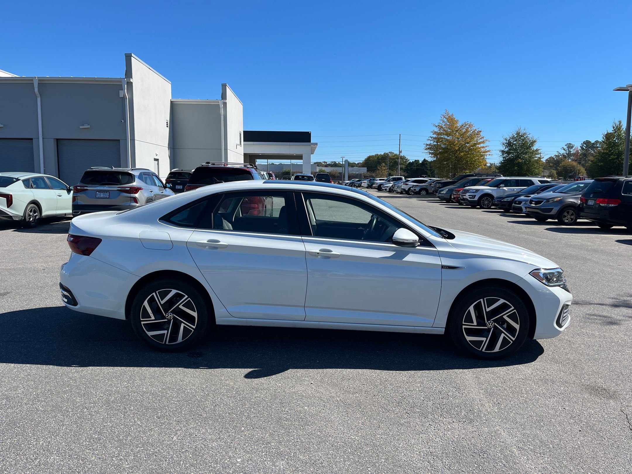 Used 2024 Volkswagen Jetta SEL image 10