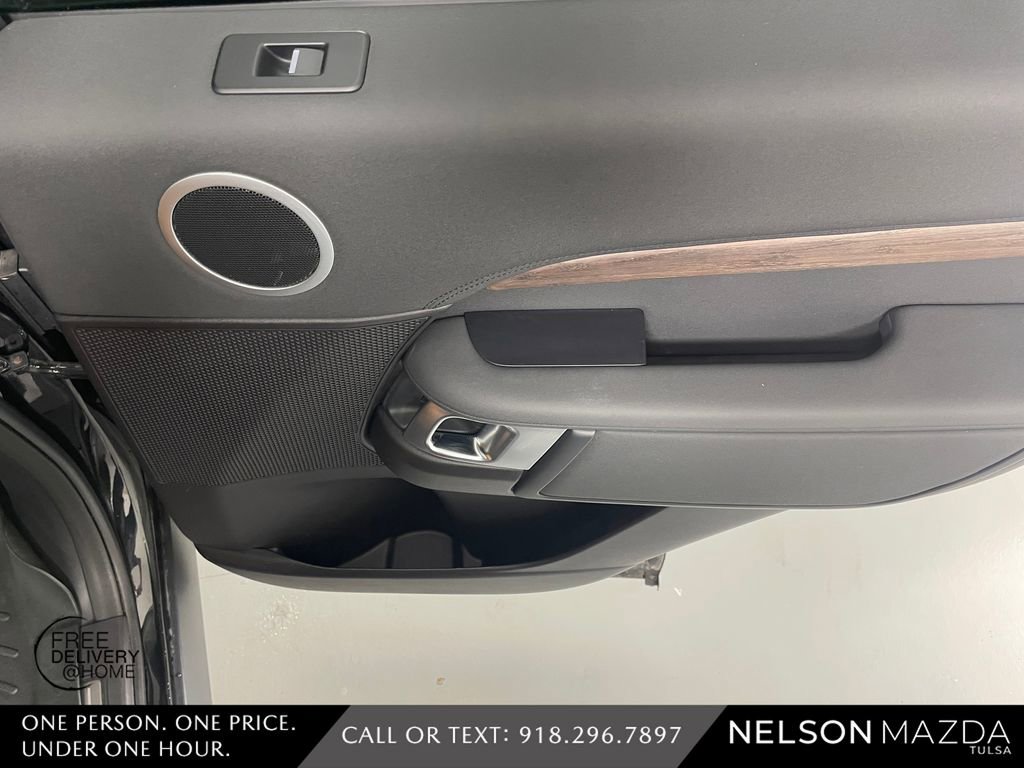 Used 2018 Land Rover Discovery HSE image 40