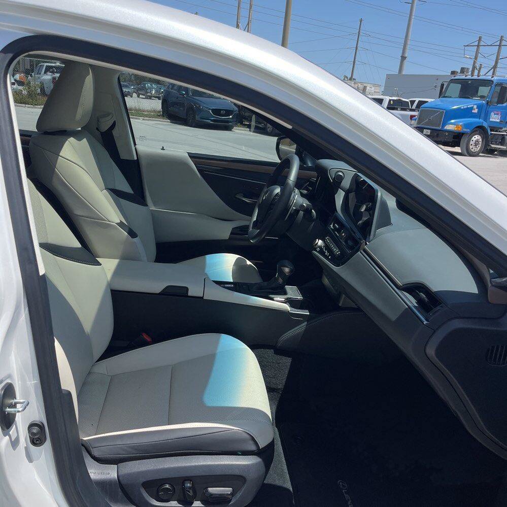 Used 2023 Lexus ES 350 w/ Premium Package FWD image 6