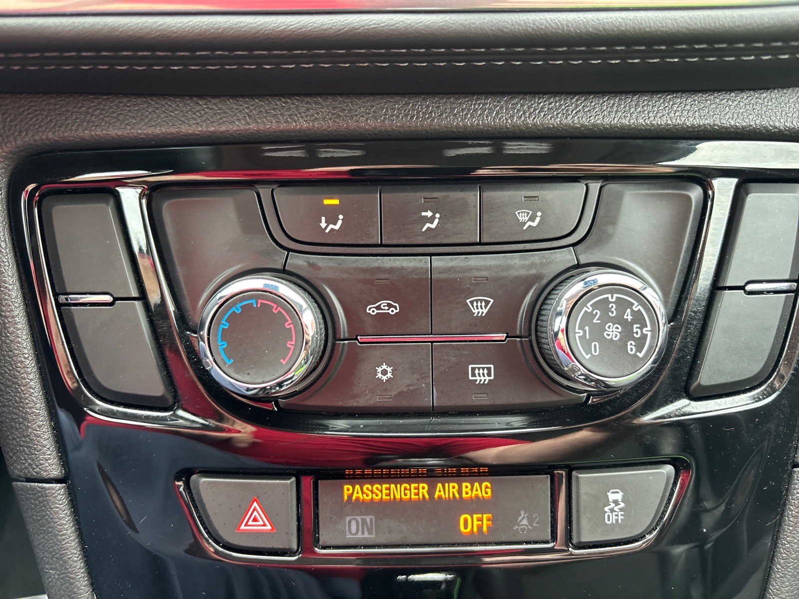 Used 2018 Buick Encore Sport Touring w/ Safety Package AWD/4WD image 32