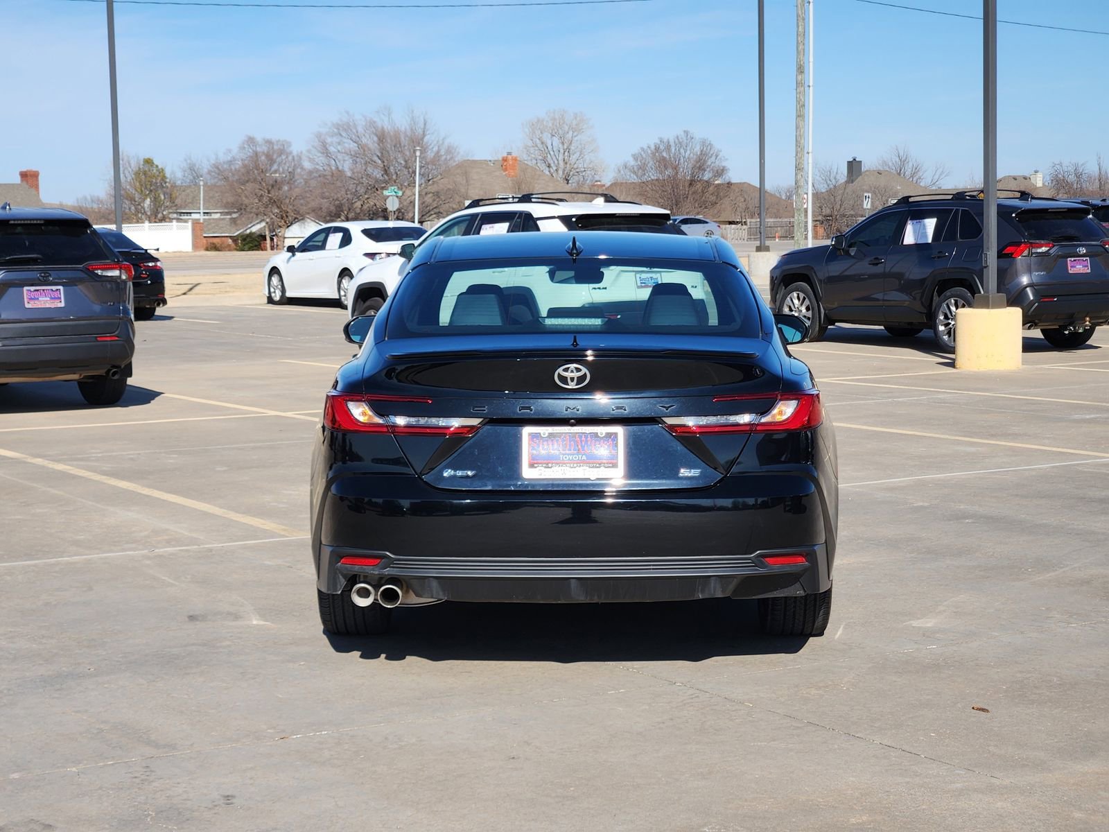 Used 2025 Toyota Camry SE w/ Convenience Package image 8