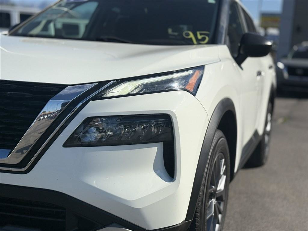 Used 2023 Nissan Rogue S AWD/4WD image 11