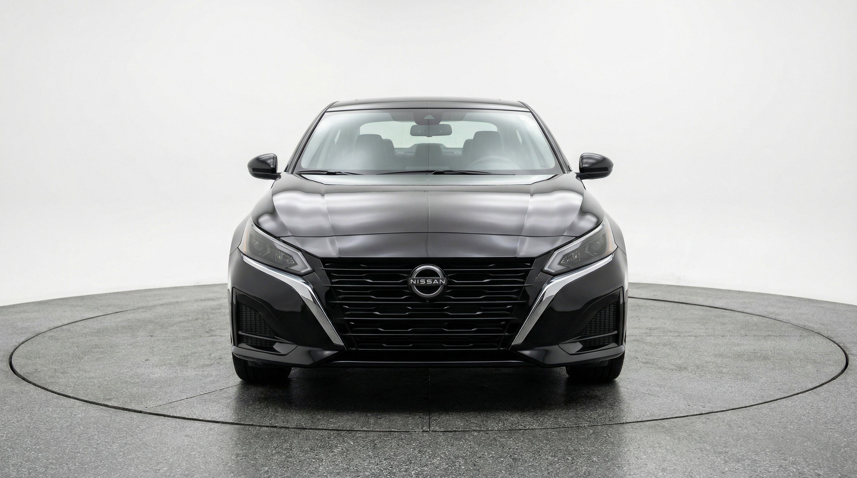 Used 2025 Nissan Altima 2.5 SV image 2